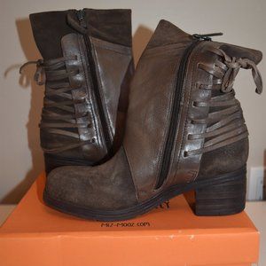 Miz Mooz Sakinah Bootie. Size 39 / 8